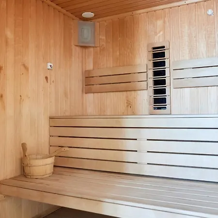 Cocktail By The Sea Spa&pool Apartment Mamaia