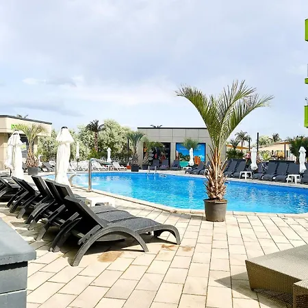Cocktail By The Sea Spa&pool Apartment