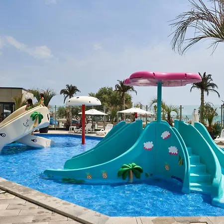 Апартаменты Cocktail By The Sea Spa&pool Мамая