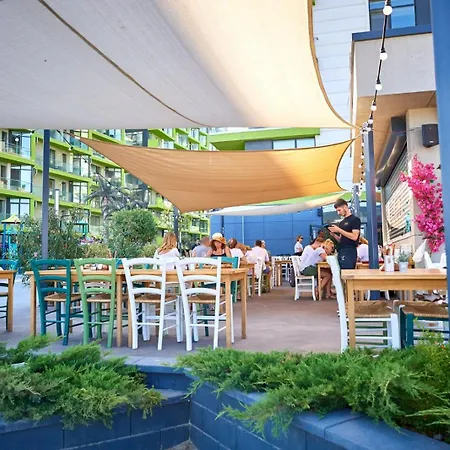 Апартаменты Cocktail By The Sea Spa&pool Мамая